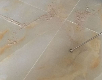 刚察瓷砖空鼓维修公司分享粘合剂选择不当在瓷砖铺贴过程中可能导致以下问题