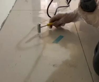 刚察瓷砖开裂维修公司专业分享瓷砖在铺贴前如果没有沥干水分，将会导致以下问题